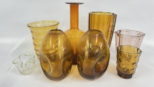 A GROUP OF 7 AMBER GLASS ART VASES INCLUDING SKLO UNION, HOLMEGAARD, MOSER EXAMPLES.