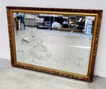 AN ELABORATE GILT FRAMED ETCHED GLASS MIRROR DEPICTING SWANS, W 96.5CM X H 69CM (INCLUDING FRAME).