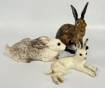 A GROUP OF 3 X WINSTANLEY FIGURES TO INCLUDE 2 X HARES, NUMBERS 3 AND 5 AND A RABBIT NUMBERED 4.