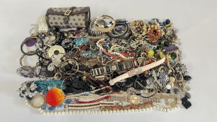 A LARGE BOX OF ASSORTED COSTUME JEWELLERY BEADED NECKLACES, BANGLES, RINGS ETC.