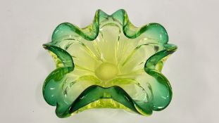 AN ELABORATE MURANO URANIUM GLASS BOWL, DIAMETER 26CM.