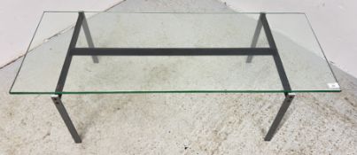 A ROBIN DAY ALFA GLASS TOP COFFEE TABLE, W 122CM X D 45CM X H 37CM.