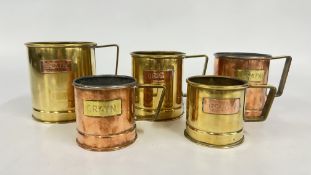 A SET OF 3 VINTAGE GRADUATED BRASS GRAIN MEASURES WITH ASSOCIATED COPPER PLAQUES + A FURTHER TWO
