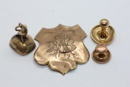 A 9CT GOLD MOUNT,