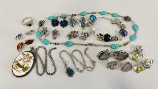 A QUANTITY OF SILVER AND WHITE METAL STONE SET JEWELLERY TO INCLUDE EARRINGS,