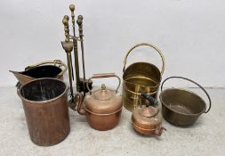 A GROUP OF COPPER AND BRASS WARE TO INCLUDE FIRE IRONS, COPPER KETTLE, COPPER COAL BUCKET,