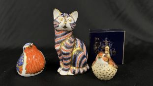 3 X ROYAL CROWN DERBY PAPERWEIGHTS TO INCLUDE A CAT, ROBIN, AND A JENNY WREN,
