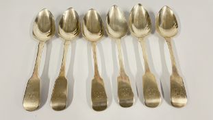 A SET OF 6 X ANTIQUE SILVER FIDDLE PATTERN SPOONS, DUBLIN 1824, MAKER I.B. L 22.