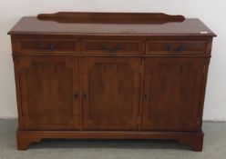 MODERN 3 DRAWER, 3 DOOR YEW WOOD FINISH SIDEBOARD, W 120CM.