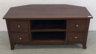 MODERN 4 DRAWER HARD WOOD ENTERTAINMENT STAND WITH CENTRAL SHELF.