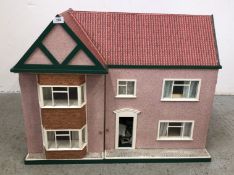 A 1970'S STYLE DOLLS HOUSE WITH FURNITURE.