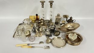 A BOX OF MIXED METAL WARES TO INCLUDE A PAIR OF CANDLE STICKS, COASTER, INKWELL AND MONEY BOX,