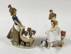 2 X LLADRO FIGURINES TO INCLUDE CHIT CHAT 05466 AND LITTER OF FUN 5364,