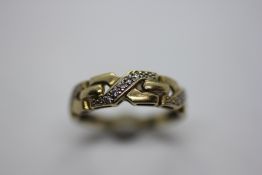 A 9CT GOLD DIAMOND SET RING.