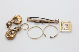 A PAIR OF VINTAGE 9CT GOLD HOLLOW EARRINGS A/F, VINTAGE YELLOW METAL BROOCH, RUBBED MARKS,