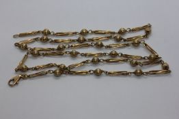 A 9CT GOLD NECKLACE OF RIVEN BATTON AND BALL DESIGN, LENGTH 71CM.