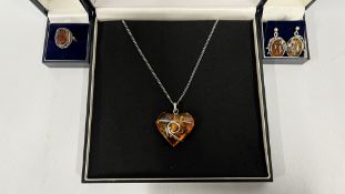 A GROUP OF DESIGNER SILVER AND AMBER JEWELLERY TO INCLUDE A NECKLACE,