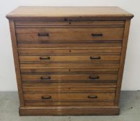 AN EDWARDIAN SATINWOOD 4 DRAWER CHEST.