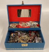 A JEWELLERY BOX AND CONTENTS TO INCLUDE AN EXTENSIVE GROUP OF COSTUME JEWELLERY, BEADED NECKLACES,