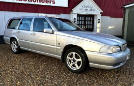 2000 VOLVO V70 ESTATE. VRM - W144 SPW. FIRST REGISTERED 31/05/2000.