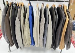 A RAIL OF GENT'S CLOTHING TO INCLUDE SUITS, LEATHER AND FAUX LEATHER JACKETS (RAIL NOT INCLUDED).