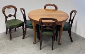 ANTIQUE MAHOGANY OVAL EXTENDING DINING TABLE COMPLETE WITH A SET OF 5 ANTIQUE MAHOGANY DINING
