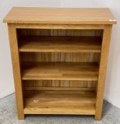 A MODERN SOLID LIGHT OAK SHELVED UNIT, W 70CM, D 30CM, H 84CM.