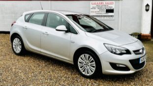 2015 VAUXHALL ASTRA EXCITE FIVE DOOR HATCHBACK. VRM - AU15 0KZ. FIRST REGISTERED 28/03/2015.