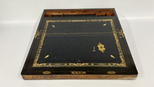 AN ANTIQUE BRASS MOUNTED WALNUT WRITING SLOPE, LOCK A/F, W 54.5 X D 27 X H 19CM.