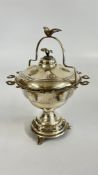 A DECORATIVE WHITE METAL SPOONER / CAVIAR SERVER STAMPED 925 (NO SPOONS).