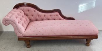 EDWARDIAN MAHOGANY FRAMED CHAISE LOUNGE UPHOLSTERED IN PINK FLORAL CHECKED MATERIAL.
