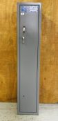 A BRATTONSOUND 5 GUN STEEL SECURITY CABINET WITH KEYS