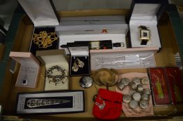 A quantity of bijouterie and other items.