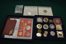 Quantity of collectors and other coins.