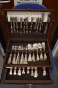 A quantity of Kings pattern flatware in a canteen.
