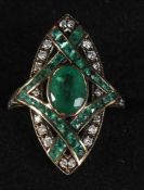 A 9CT GOLD, EMERALD AND DIAMOND ART DECO STYLE RING.