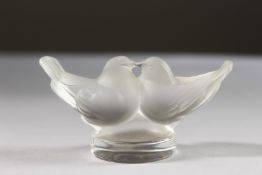 A SMALL LALIQUE GROUP OF LOVE BIRDS. Etched Lalique, France. 2ins high.