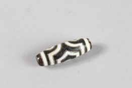 A GOLD INLAID BLUE AGATE DZI BEAD.