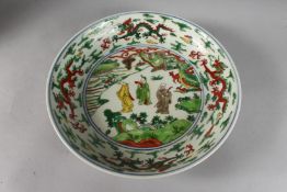 A CHINESE WUCAI PORCELAIN DISH. 25cms diameter.