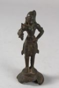 A FINE 17TH CENTURY SOUTH INDIAN BRONZE FIGURE OF A MALE DEITY, 13cm high.