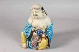 A CHINESE FAHUA POTTERY BUDDHA FIGURE, 18cm high.