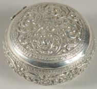 A FINELY ENGRAVED INDIAN OR SRI LANKAN SILVER SNUFF BOX, 5.5cm wide.