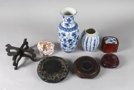 A COLLECTION OF FOUR PIECES OF ORIENTAL PORCELAIN, together with a collection of four wooden stands,