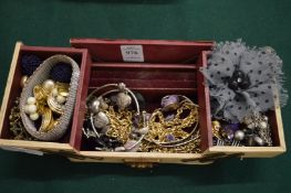 Quantity of bijouterie.