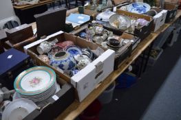 A large quantity of Oriental and European ceramics (af).