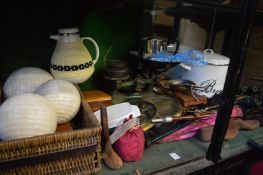 Miscellaneous collectables.