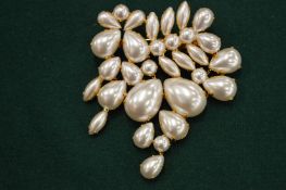 Large decorative pearl brooch.