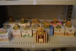 A quantity of Lilliput Lane collectors cottages, boxed.