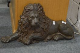 A good large pair of cast iron models of a lion and a unicorn.