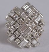 A GOOD 18CT GOLD DIAMOND SET MARQUIS RING